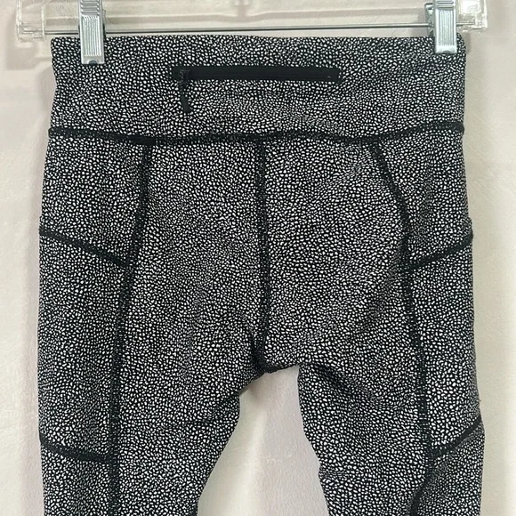 Lululemon Sz 4 Leggings Salt Alpine Black White Print Reflective - Picture 9 of 12